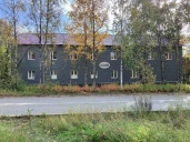 Здание, 2-этажное, общ.пл. 524,2 кв. м., неотделимые улучшения: охранная система, пожарная сигнализация, система видеонаблюдения, право аренды на земельный участок 1133 кв. м: Республика Коми, г. Печора, ул. Свободы, д. 3, 2-этажное здание